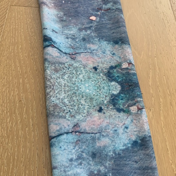 Jala Clothing Leggings, Size M - Picture 4 of 4